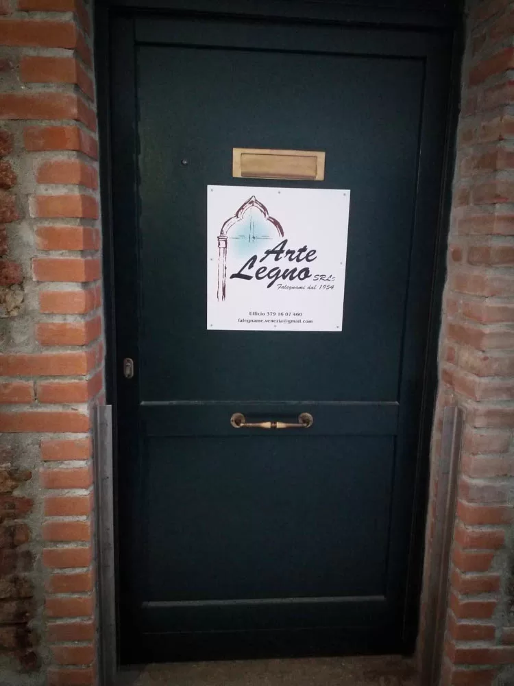 Ingresso laboratorio Arte Legno ne sestiere di Cannareggio a Venezia